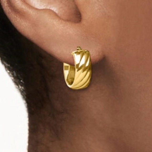 Genuine 18kt Yellow Gold Hoop Earrings. 1/2". Perfect for everyday wear! - Picture 2 of 5